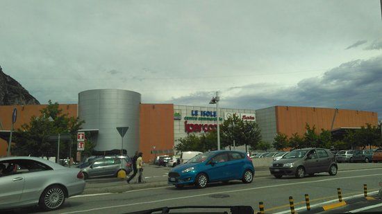 Centro Commerciale LE ISOLE