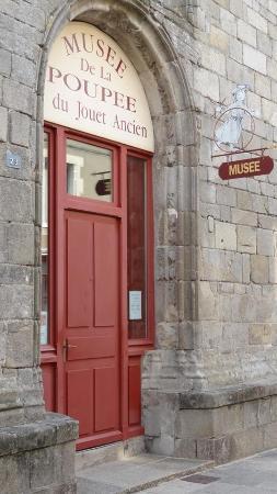Musée de la Poupée et des Jouets Anciens