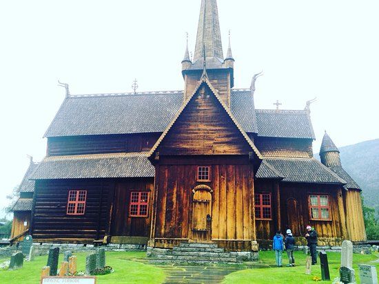 Lom stavkirke