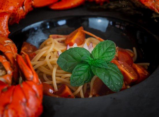 Restaurant La Dolce Vita & Inflatable Games