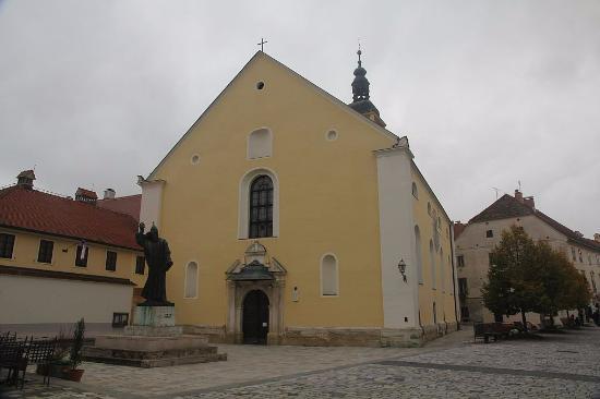 Grgur Ninski-statuen