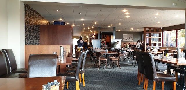 Mackenzies Cafe Bar & Grill